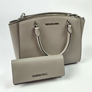 Michael Kors Cream Handbag and Wallet Set